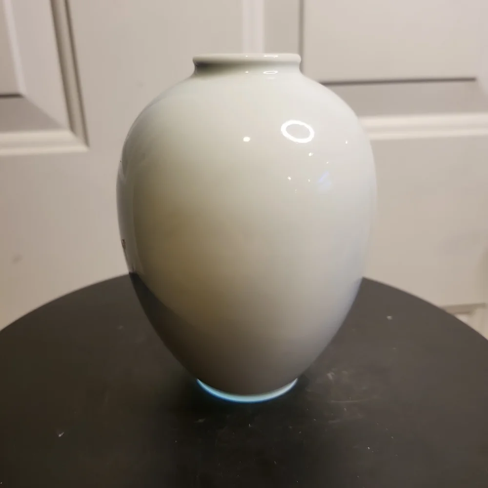 Beautiful Blue and White Japanese Signed Porcelain Vase 5" - Picture 5 of 11